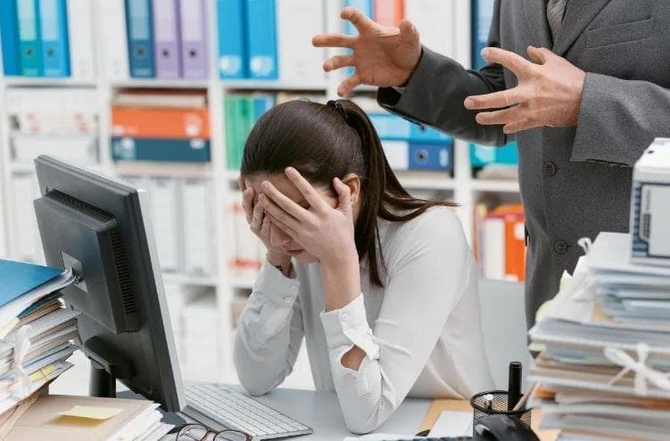 Es accidente laboral la baja debida a la presión psicológica por parte de compañeros de trabajo
