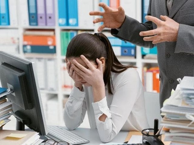 Es accidente laboral la baja debida a la presión psicológica por parte de compañeros de trabajo
